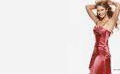 一边亲着面膜胸口